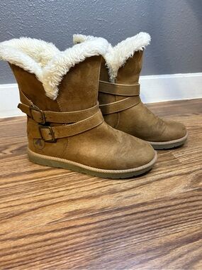 Airwalk Nia faux suede boots size 6
